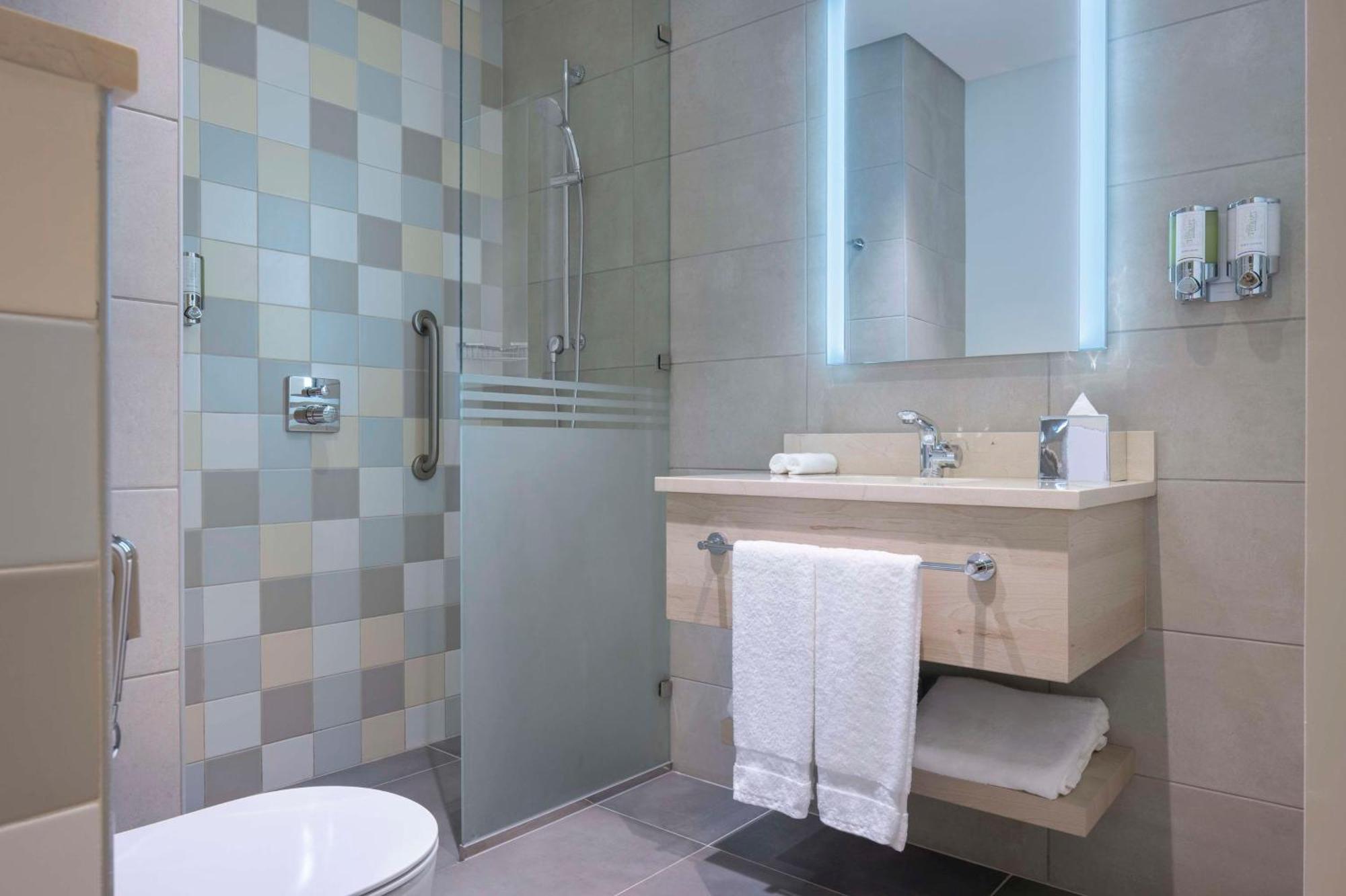 Hampton By Hilton Doha Old Town Hotel Exterior foto