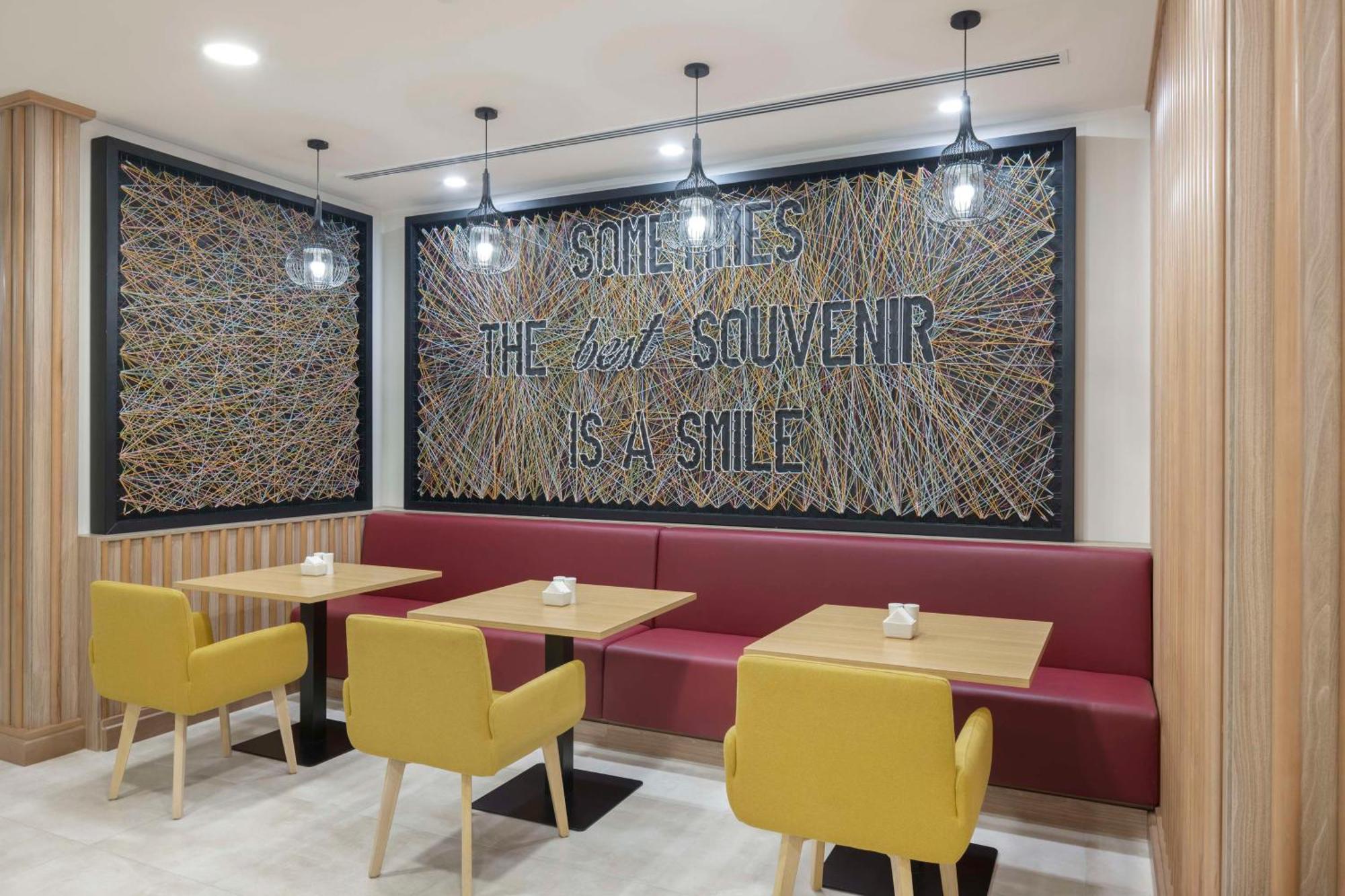 Hampton By Hilton Doha Old Town Hotel Exterior foto